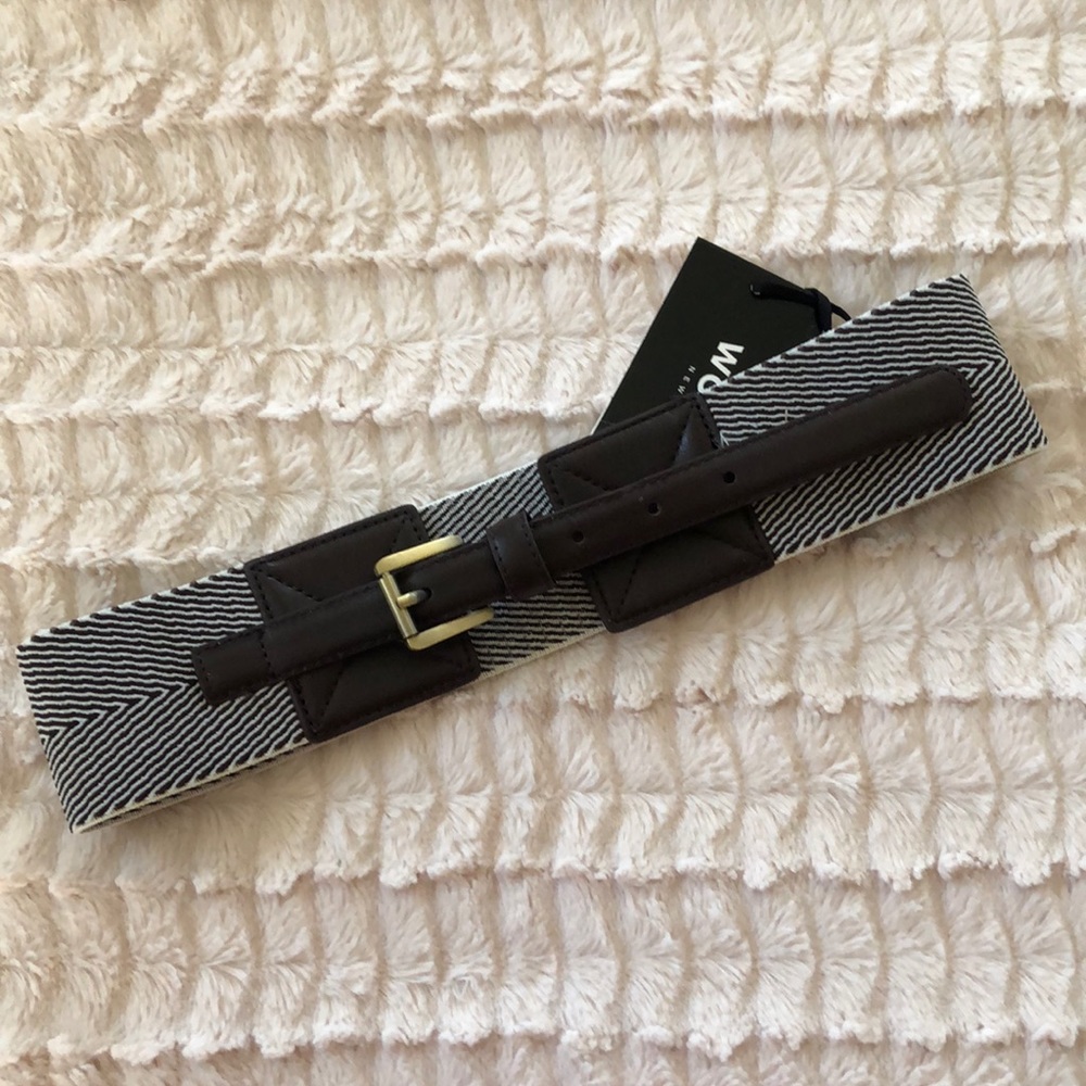 New. Ivory & chocolate stretch belt with leather